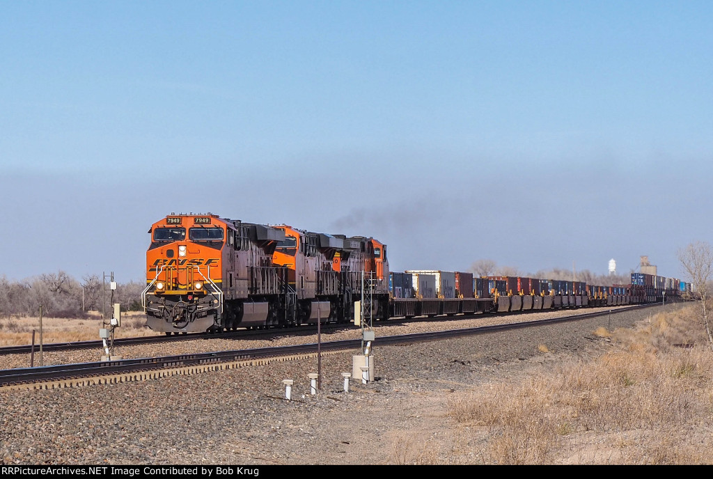 BNSF 7949 leads westbound stacls at Gage, OK